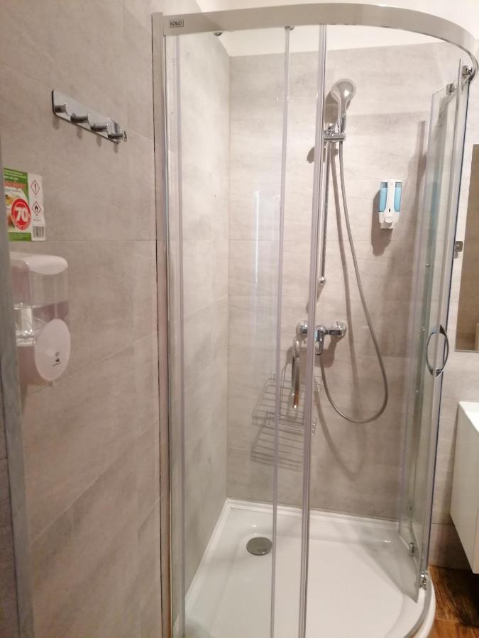 Hostel Tulip - Pokoj Jednoosobowy Nr 3 Ze Wspolna Lazienka I Kuchnia Szczecin Buitenkant foto